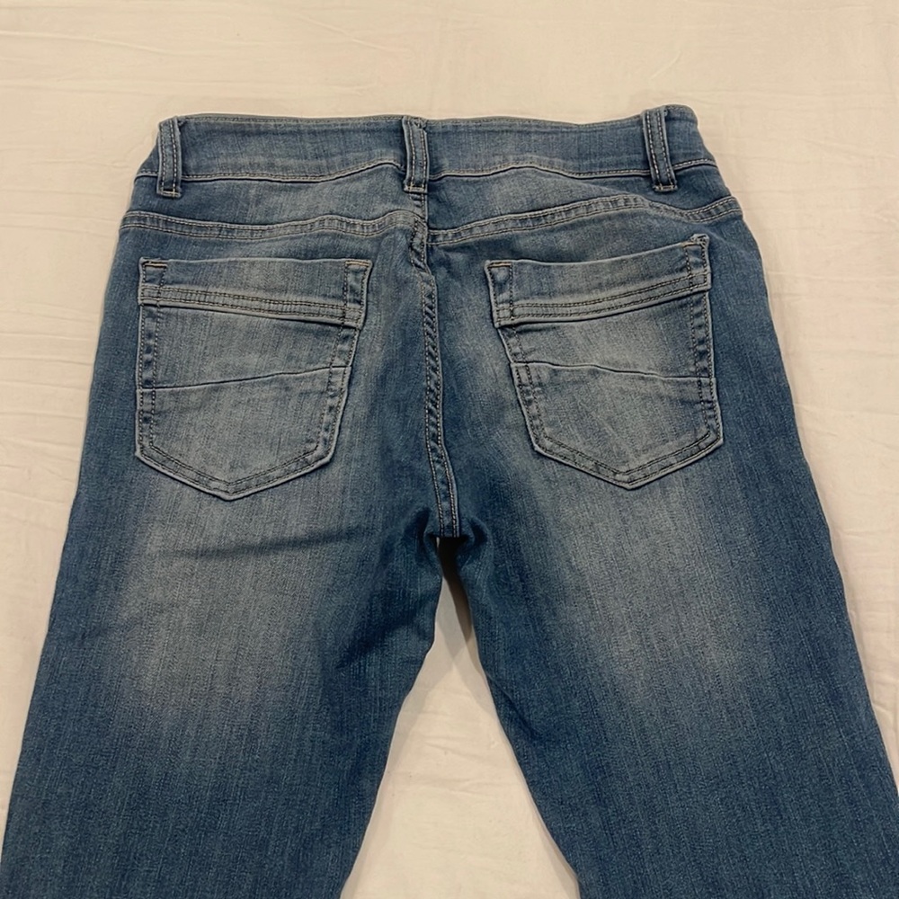 Skinny Jeans. Size 5. Stretchy material. Used. (Fashion store jeans)